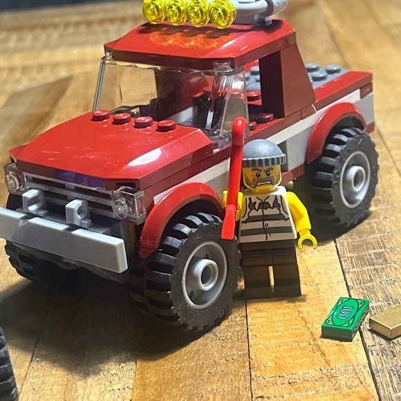 Lego City Police Pursuit 👮‍♀️ - Picture 3 of 3